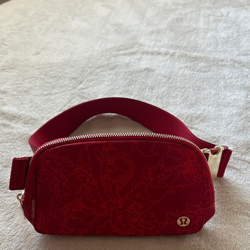 lululemon athletica lunar 2024 Crossbody Belt Red & gold hardware Bag